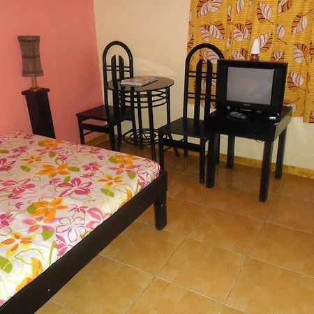 Favila Transient Rooms Пасай Екстериор снимка